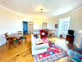 Incredible St Andrew's Sq - 2 bed in the sky